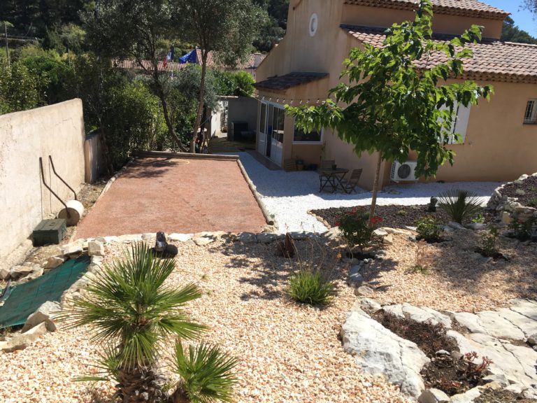 Quelle bordure pour terrain de pétanque à Sénas