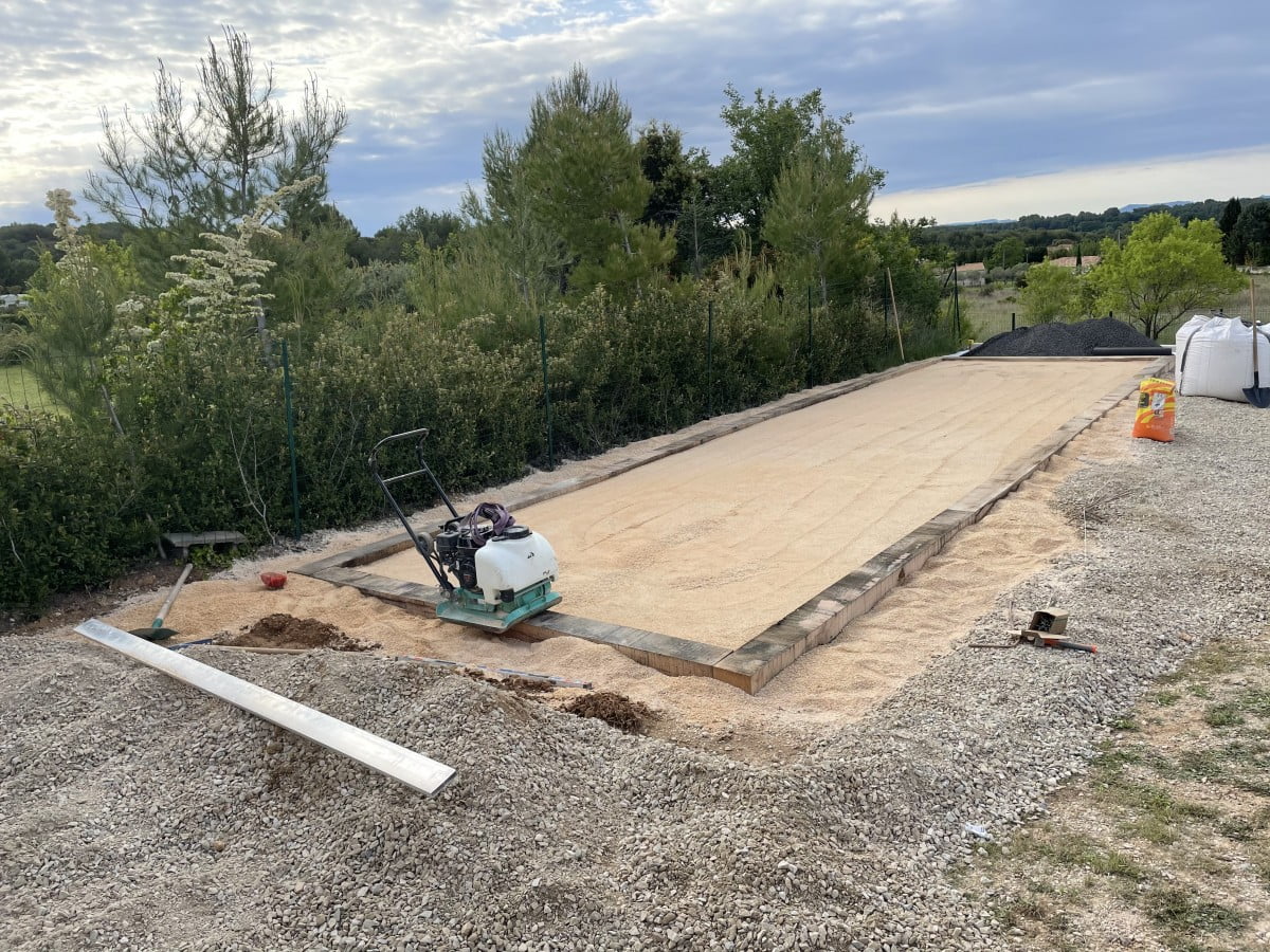 Comment poser son terrain de pétanque à Pierres