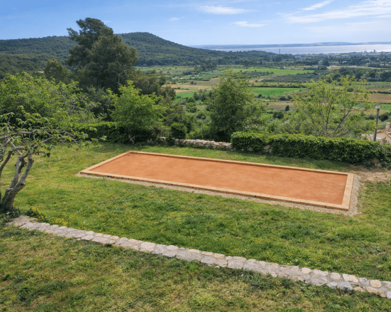 terrain de petanque rose